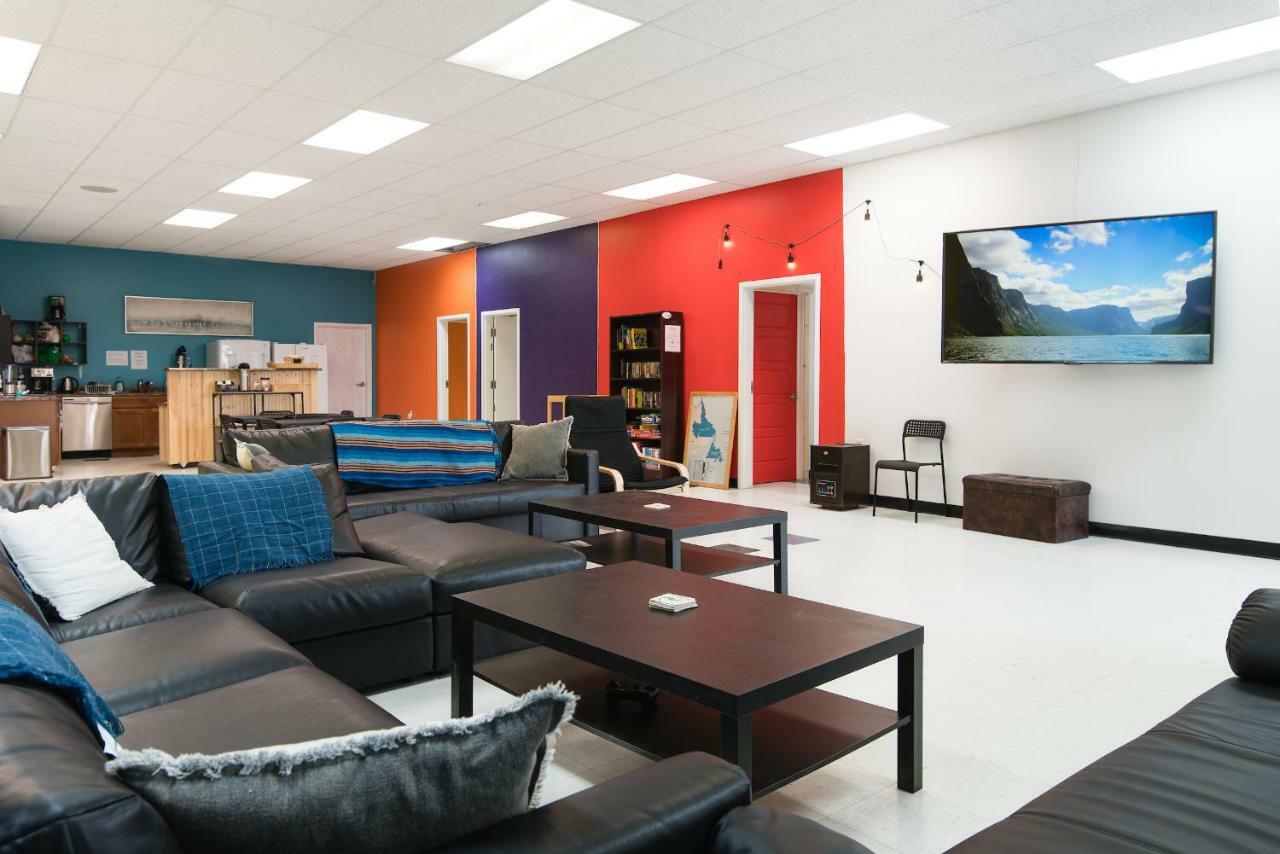 Out East Hostels - Rocky Harbour Bagian luar foto