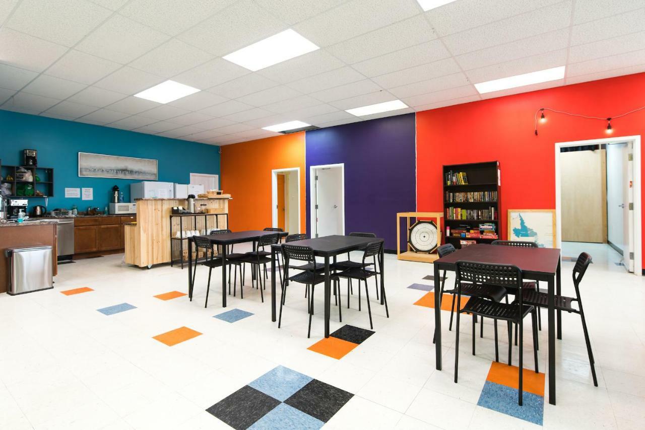 Out East Hostels - Rocky Harbour Bagian luar foto